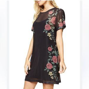 👗 MinkPink Mesh Overlay Tee Dress - Size XS